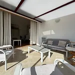 Σπίτι διακοπών Lumineuse Spacieuse Dans Impasse Au Calme A Proximite D'un Chateau Deux Verandas Grand Jardin Pour Velos, Pres Port En Bessin Et Bayeux, Proche Plages Du Debarquement