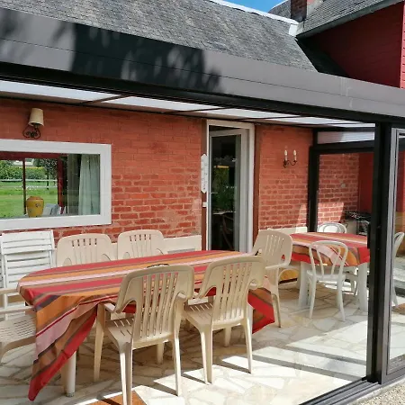 Lumineuse Spacieuse Dans Impasse Au Calme A Proximite D'un Chateau Deux Verandas Grand Jardin Pour Velos, Pres Port En Bessin Et Bayeux, Proche Plages Du Debarquement Tatil Evi