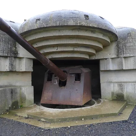 Lumineuse Spacieuse Dans Impasse Au Calme A Proximite D'un Chateau Deux Verandas Grand Jardin Pour Velos, Pres Port En Bessin Et Bayeux, Proche Plages Du Debarquement Commes
