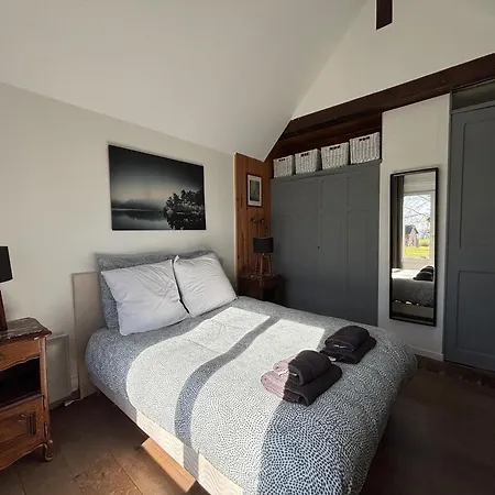 Lumineuse Spacieuse Dans Impasse Au Calme A Proximite D'un Chateau Deux Verandas Grand Jardin Pour Velos, Pres Port En Bessin Et Bayeux, Proche Plages Du Debarquement * Commes