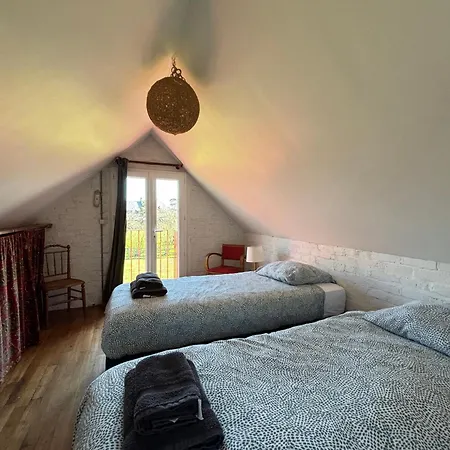 Lumineuse Spacieuse Dans Impasse Au Calme A Proximite D'un Chateau Deux Verandas Grand Jardin Pour Velos, Pres Port En Bessin Et Bayeux, Proche Plages Du Debarquement *