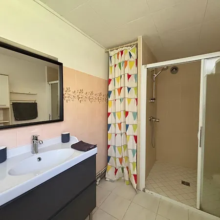 Lumineuse Spacieuse Dans Impasse Au Calme A Proximite D'un Chateau Deux Verandas Grand Jardin Pour Velos, Pres Port En Bessin Et Bayeux, Proche Plages Du Debarquement * Commes