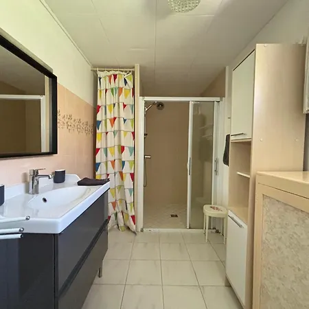 Tatil Evi Lumineuse Spacieuse Dans Impasse Au Calme A Proximite D'un Chateau Deux Verandas Grand Jardin Pour Velos, Pres Port En Bessin Et Bayeux, Proche Plages Du Debarquement Commes