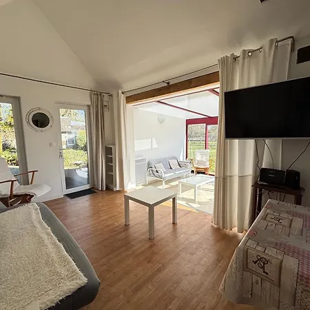 Lumineuse Spacieuse Dans Impasse Au Calme A Proximite D'un Chateau Deux Verandas Grand Jardin Pour Velos, Pres Port En Bessin Et Bayeux, Proche Plages Du Debarquement * Commes