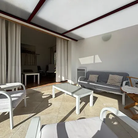 Feriehus Lumineuse Spacieuse Dans Impasse Au Calme A Proximite D'un Chateau Deux Verandas Grand Jardin Pour Velos, Pres Port En Bessin Et Bayeux, Proche Plages Du Debarquement