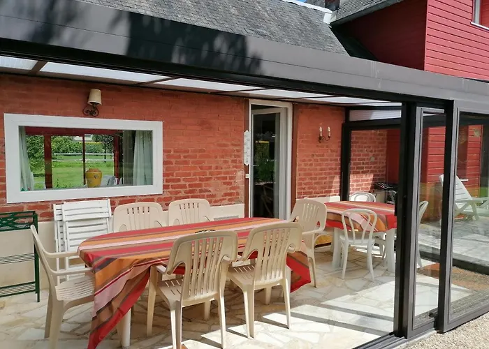 Lumineuse Spacieuse Dans Impasse Au Calme A Proximite D'un Chateau Deux Verandas Grand Jardin Pour Velos, Pres Port En Bessin Et Bayeux, Proche Plages Du Debarquement Semesterbostad