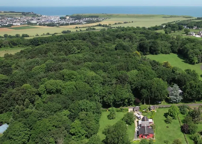 Lumineuse Spacieuse Dans Impasse Au Calme A Proximite D'un Chateau Deux Verandas Grand Jardin Pour Velos, Pres Port En Bessin Et Bayeux, Proche Plages Du Debarquement * Commes