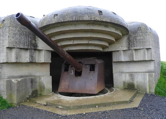 Lumineuse Spacieuse Dans Impasse Au Calme A Proximite D'un Chateau Deux Verandas Grand Jardin Pour Velos, Pres Port En Bessin Et Bayeux, Proche Plages Du Debarquement Commes