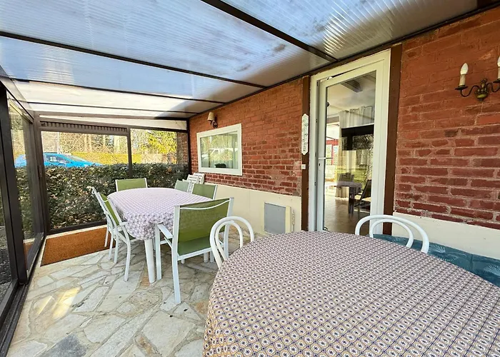 Semesterbostad Lumineuse Spacieuse Dans Impasse Au Calme A Proximite D'un Chateau Deux Verandas Grand Jardin Pour Velos, Pres Port En Bessin Et Bayeux, Proche Plages Du Debarquement *