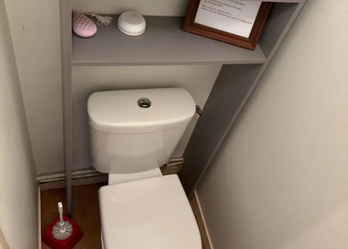 Lumineuse Spacieuse Dans Impasse Au Calme A Proximite D'un Chateau Deux Verandas Grand Jardin Pour Velos, Pres Port En Bessin Et Bayeux, Proche Plages Du Debarquement Commes