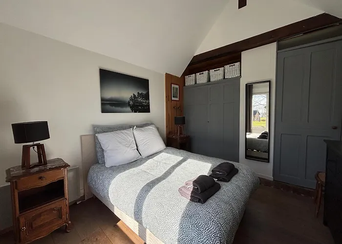 Lumineuse Spacieuse Dans Impasse Au Calme A Proximite D'un Chateau Deux Verandas Grand Jardin Pour Velos, Pres Port En Bessin Et Bayeux, Proche Plages Du Debarquement * Commes