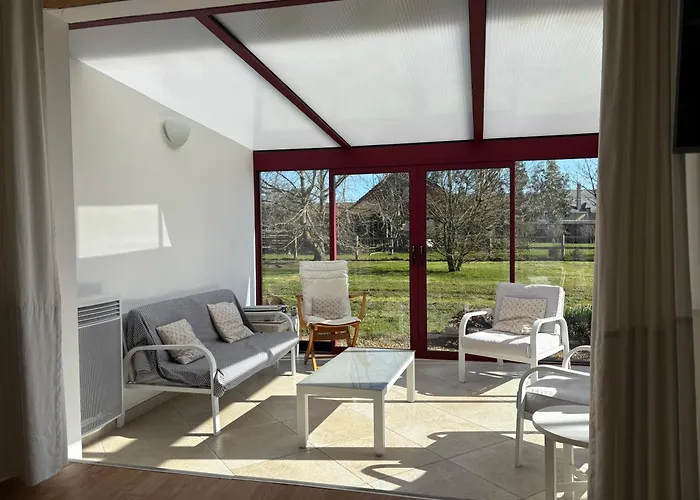 Lumineuse Spacieuse Dans Impasse Au Calme A Proximite D'un Chateau Deux Verandas Grand Jardin Pour Velos, Pres Port En Bessin Et Bayeux, Proche Plages Du Debarquement