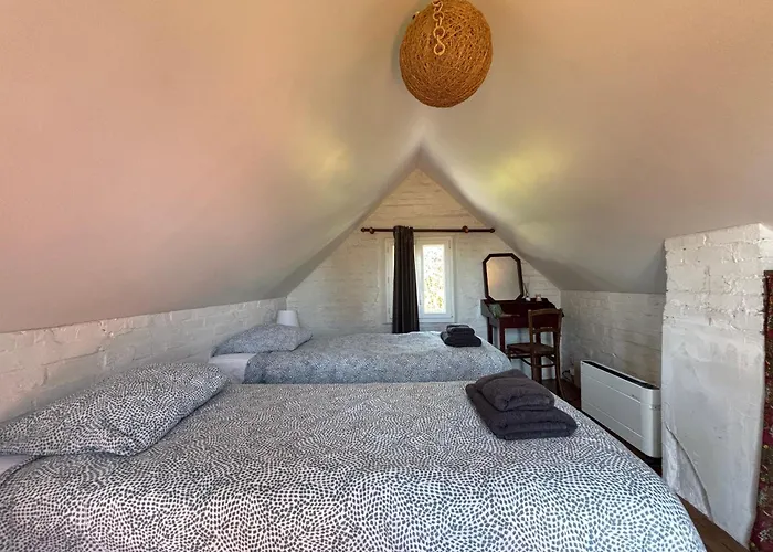 Semesterbostad Lumineuse Spacieuse Dans Impasse Au Calme A Proximite D'un Chateau Deux Verandas Grand Jardin Pour Velos, Pres Port En Bessin Et Bayeux, Proche Plages Du Debarquement Commes