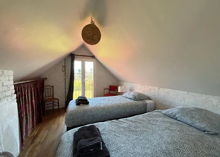 Lumineuse Spacieuse Dans Impasse Au Calme A Proximite D'un Chateau Deux Verandas Grand Jardin Pour Velos, Pres Port En Bessin Et Bayeux, Proche Plages Du Debarquement *