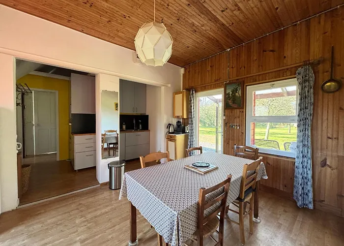 Semesterbostad Lumineuse Spacieuse Dans Impasse Au Calme A Proximite D'un Chateau Deux Verandas Grand Jardin Pour Velos, Pres Port En Bessin Et Bayeux, Proche Plages Du Debarquement