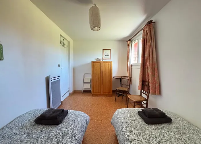 Lumineuse Spacieuse Dans Impasse Au Calme A Proximite D'un Chateau Deux Verandas Grand Jardin Pour Velos, Pres Port En Bessin Et Bayeux, Proche Plages Du Debarquement Semesterbostad Commes