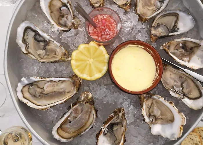 Lumineuse Spacieuse Dans Impasse Au Calme A Proximite D'un Chateau Deux Verandas Grand Jardin Pour Velos, Pres Port En Bessin Et Bayeux, Proche Plages Du Debarquement Semesterbostad *